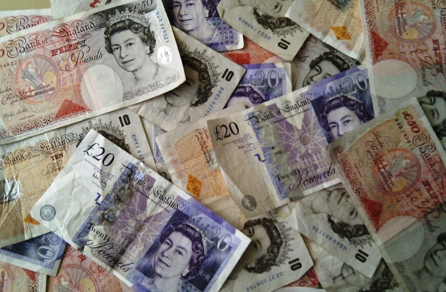At least £325bn of ‘dirty money’ flows through UK each year, says report