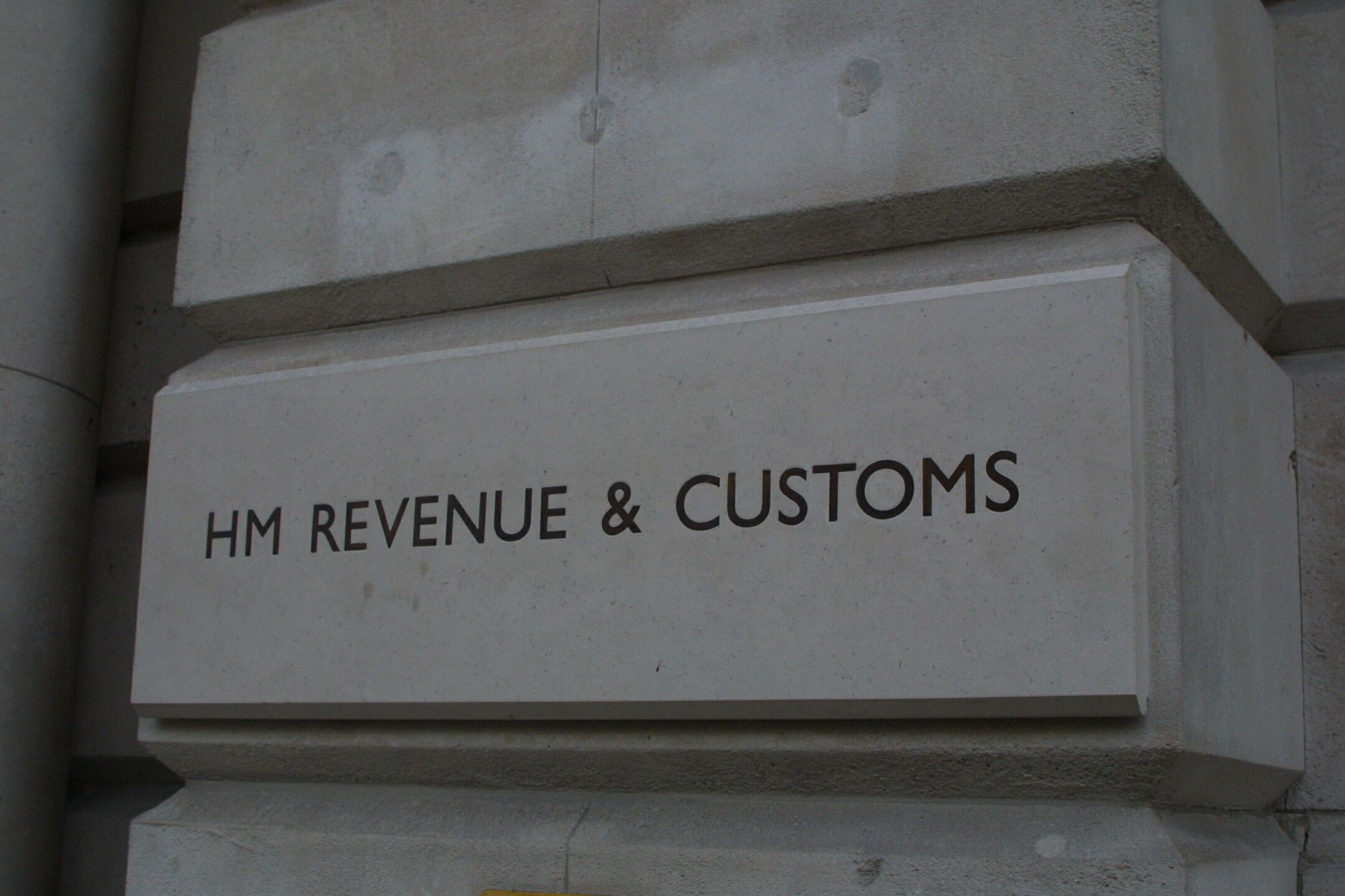 UK – HMRC criminal investigation into alleged exports of perfume to Russia